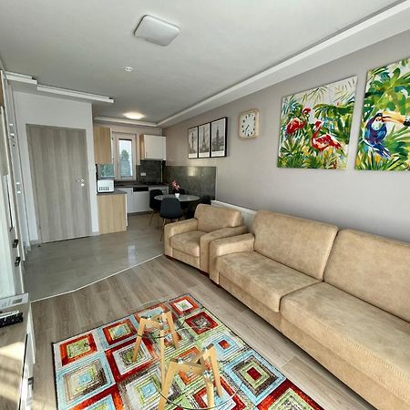 Lara Lux Apartment Hajduszoboszlo Exterior foto