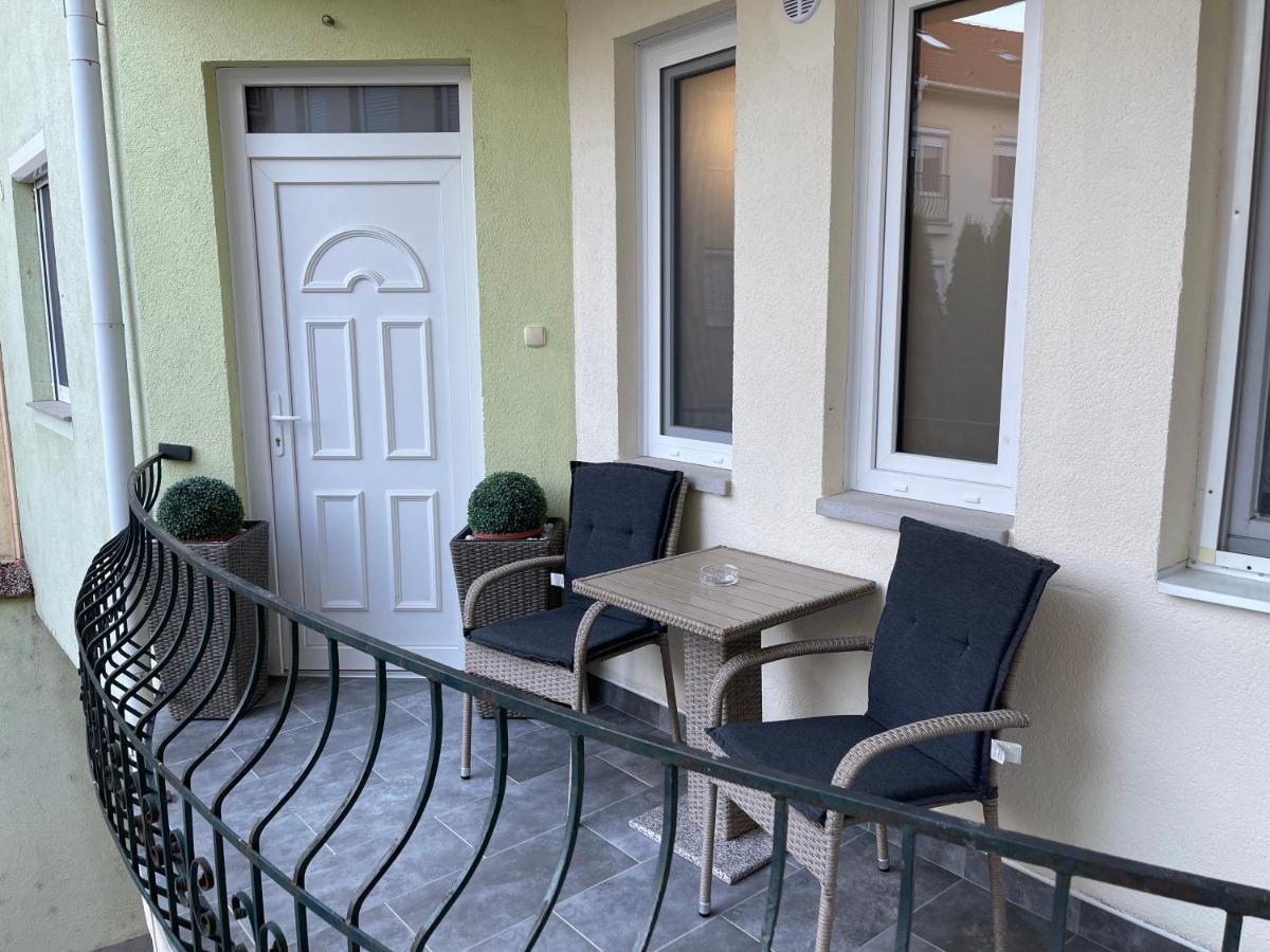 Lara Lux Apartment Hajduszoboszlo Exterior foto